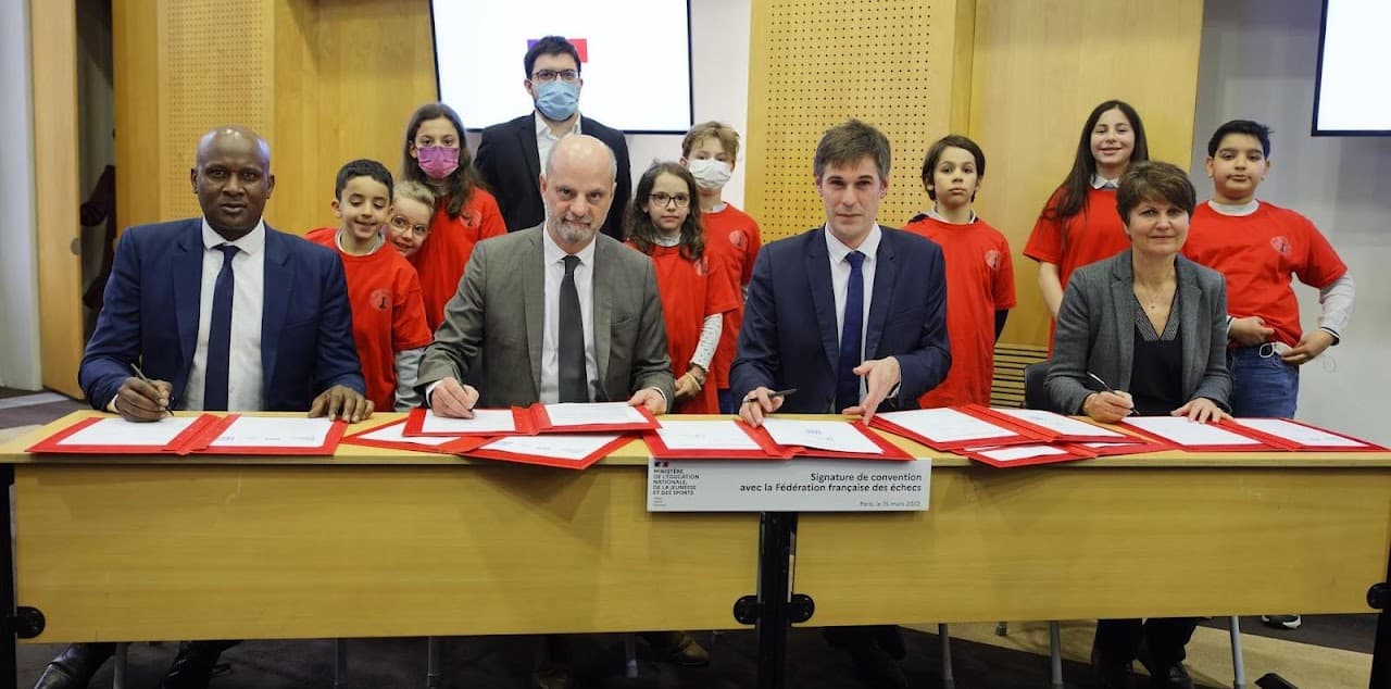 Signature de la convention de lancement de Class'Échecs au ministère, 15 mars 2022